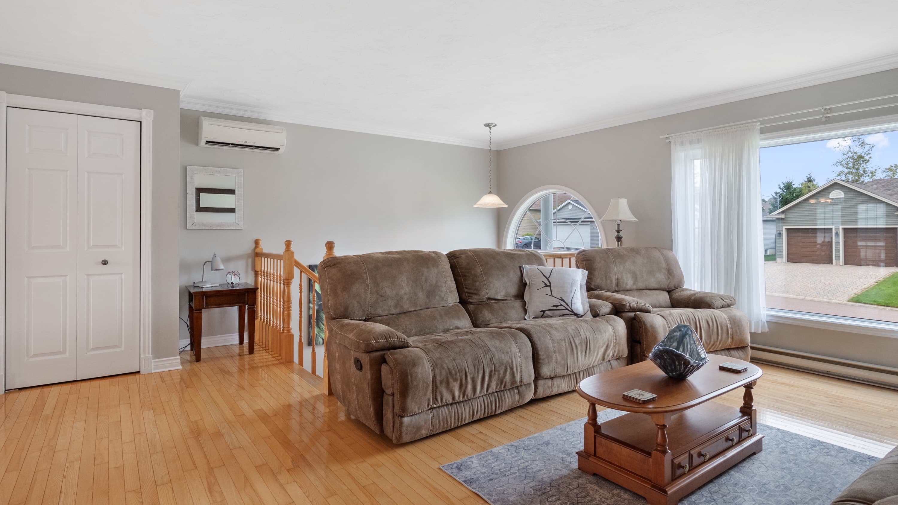 Living room before object removal